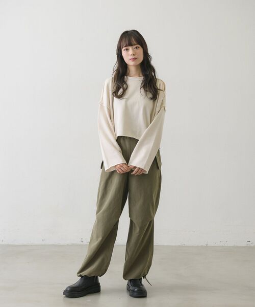 RETRO GIRL（レトロガール）の「肩スリットショートトレーナー（Tシャツ/カットソー・レディース・チャコールグレー/ピンク/グリーン/ナチュラル・FREE）」の5枚目の写真