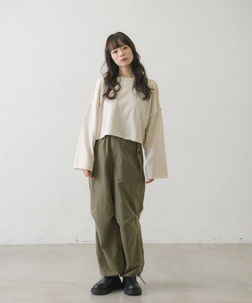 RETRO GIRL（レトロガール）の「肩スリットショートトレーナー（Tシャツ/カットソー・レディース・チャコールグレー/ピンク/グリーン/ナチュラル・FREE）」の6枚目の写真
