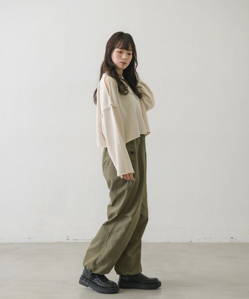 RETRO GIRL（レトロガール）の「肩スリットショートトレーナー（Tシャツ/カットソー・レディース・チャコールグレー/ピンク/グリーン/ナチュラル・FREE）」の7枚目の写真