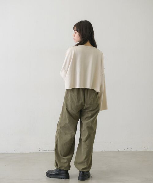 RETRO GIRL（レトロガール）の「肩スリットショートトレーナー（Tシャツ/カットソー・レディース・チャコールグレー/ピンク/グリーン/ナチュラル・FREE）」の8枚目の写真