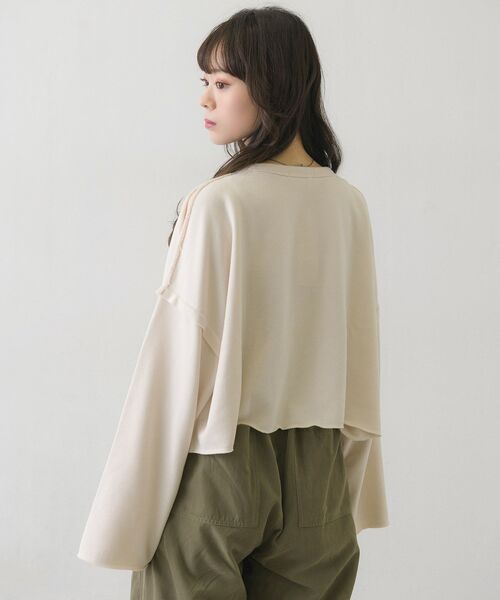 RETRO GIRL（レトロガール）の「肩スリットショートトレーナー（Tシャツ/カットソー・レディース・チャコールグレー/ピンク/グリーン/ナチュラル・FREE）」の11枚目の写真