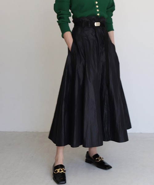 DRESSLAVE（ドレスレイブ）の「nylon leather satin flare long skirt(ベルト付レザーライクサテンフレアロングスカート)（スカート・レディース・ブラック/ブラウン・38/36）」の2枚目の写真