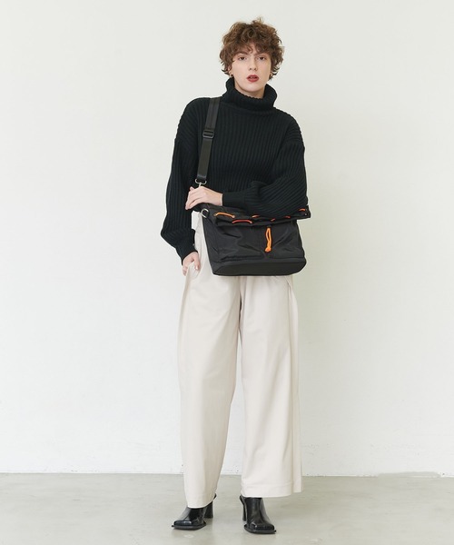 casane（カサネ）の「レザーライクワイドパンツ（その他パンツ・レディース・ブラック/ベージュ・1/2）」の3枚目の写真