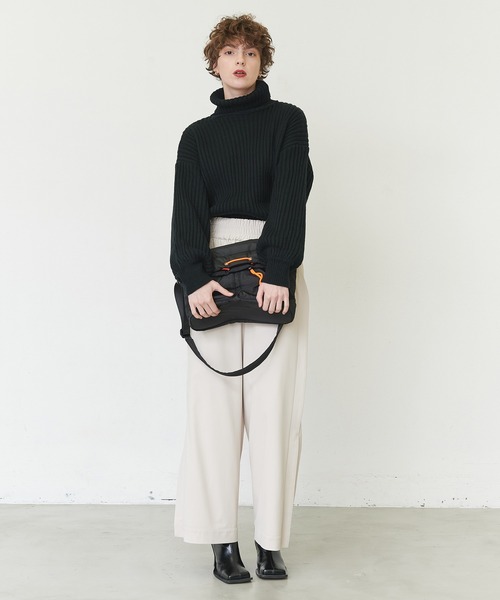 casane（カサネ）の「レザーライクワイドパンツ（その他パンツ・レディース・ブラック/ベージュ・1/2）」の4枚目の写真