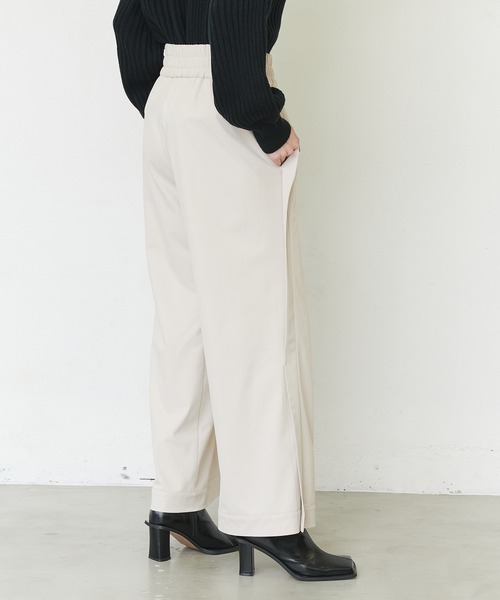 casane（カサネ）の「レザーライクワイドパンツ（その他パンツ・レディース・ブラック/ベージュ・1/2）」の10枚目の写真