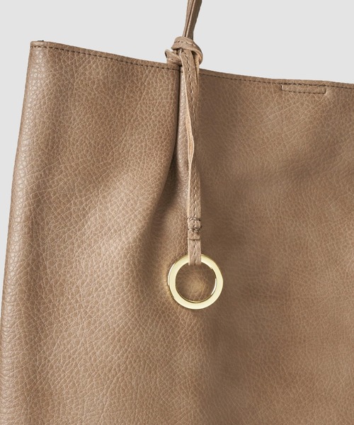 ADPOSION（アドポーション）の「【WEB限定】フェイクレザートートバッグ（トートバッグ・レディース・アイボリー/カーキ/ブラック/キャメル/グレイッシュベージュ・FREE）」の12枚目の写真