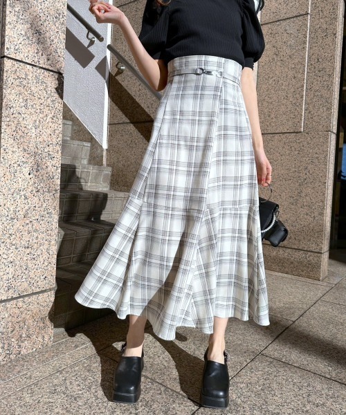 OLIVE des OLIVE（オリーブデオリーブ）の「【WEB限定カラー有】ビットベルト付きフレアスカート（スカート・レディース・ミント/チェック/スミクロ/オフホワイト/サックスブルー・FREE）」の5枚目の写真