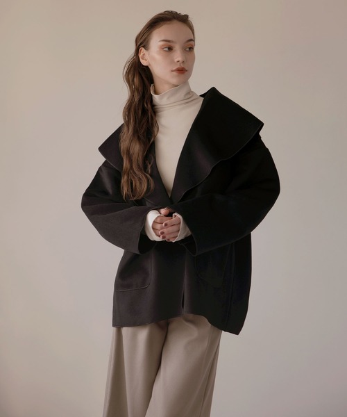 MIELI INVARIANT(ミエリインヴァリアント)の「Big Collar Rever Coat(その他アウター・レディース・オリーブ/ブラック・FREE)」の3枚目の写真