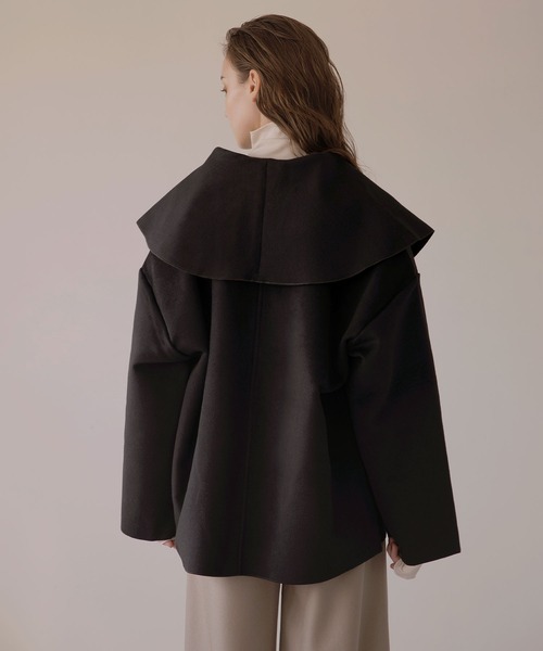 MIELI INVARIANT(ミエリインヴァリアント)の「Big Collar Rever Coat(その他アウター・レディース・オリーブ/ブラック・FREE)」の6枚目の写真