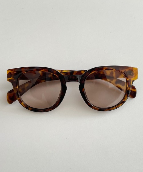 CANAL JEAN(キャナルジーン)の「Dume TRACYボストンカラーサングラス(サングラス・レディース・ブラック/ブラウン/グレー・ONE SIZE)」の4枚目の写真