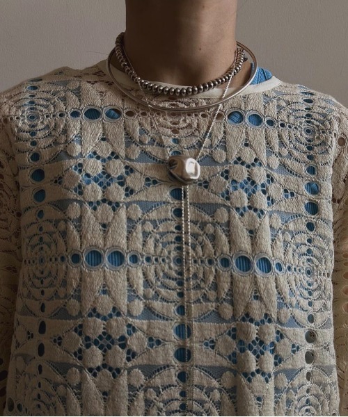 Ameri(アメリ)の「ELLIPSE CHOKER NECKLACE(ネックレス・レディース・ゴールド/シルバー・FREE)」の4枚目の写真