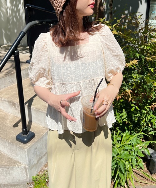 CLEA(クレア)の「コットン刺繍 スクエアネック ペプラムブラウス(シャツ/ブラウス・レディース・アイボリー/ホワイト・FREE)」の17枚目の写真