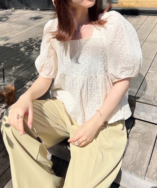 CLEA(クレア)の「コットン刺繍 スクエアネック ペプラムブラウス(シャツ/ブラウス・レディース・アイボリー/ホワイト・FREE)」の16枚目の写真