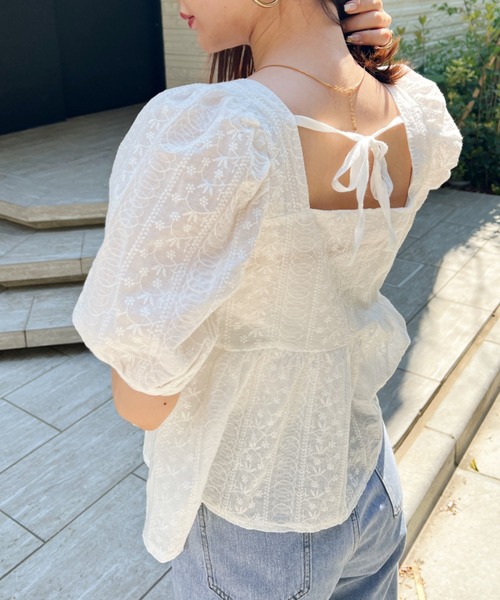 CLEA(クレア)の「コットン刺繍 スクエアネック ペプラムブラウス(シャツ/ブラウス・レディース・アイボリー/ホワイト・FREE)」の5枚目の写真