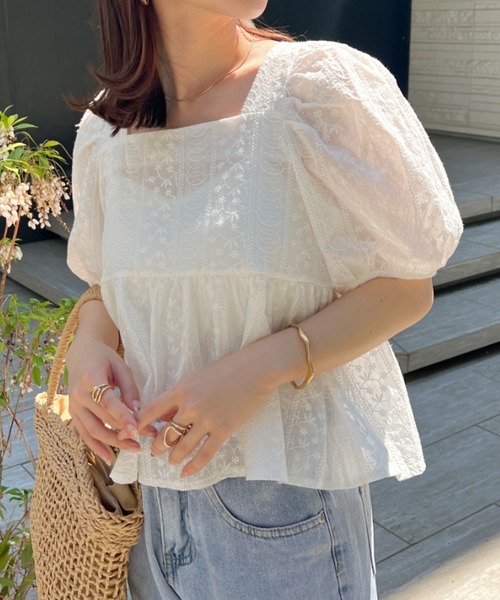 CLEA(クレア)の「コットン刺繍 スクエアネック ペプラムブラウス(シャツ/ブラウス・レディース・アイボリー/ホワイト・FREE)」の3枚目の写真