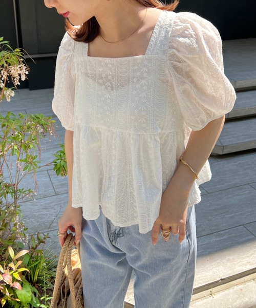 CLEA(クレア)の「コットン刺繍 スクエアネック ペプラムブラウス(シャツ/ブラウス・レディース・アイボリー/ホワイト・FREE)」の4枚目の写真