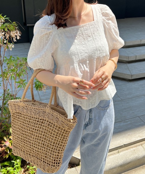 CLEA(クレア)の「コットン刺繍 スクエアネック ペプラムブラウス(シャツ/ブラウス・レディース・アイボリー/ホワイト・FREE)」の7枚目の写真