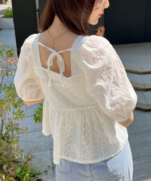 CLEA(クレア)の「コットン刺繍 スクエアネック ペプラムブラウス(シャツ/ブラウス・レディース・アイボリー/ホワイト・FREE)」の6枚目の写真