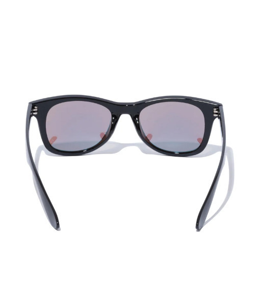 NEW ERA（ニューエラ）の「NEW ERA/ニューエラ サングラス ウェリントンスク シャイニーブラックフレーム ブルーミラーレンズ 13517749（サングラス・メンズ・ブラック×ブルー・FREE）」の6枚目の写真