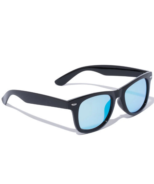 NEW ERA（ニューエラ）の「NEW ERA/ニューエラ サングラス ウェリントンスク シャイニーブラックフレーム ブルーミラーレンズ 13517749（サングラス・メンズ・ブラック×ブルー・FREE）」の2枚目の写真