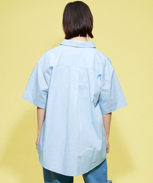FOREVER 21(フォーエバー トゥエンティーワン)の「【STREET】ダブルポケットBIGシャツ(シャツ/ブラウス・レディース・レッド/ホワイト/ブルー・FREE)」の9枚目の写真