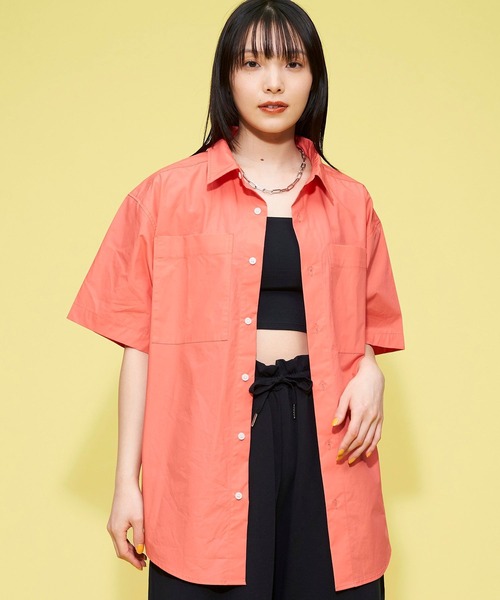 FOREVER 21(フォーエバー トゥエンティーワン)の「【STREET】ダブルポケットBIGシャツ(シャツ/ブラウス・レディース・レッド/ホワイト/ブルー・FREE)」の15枚目の写真