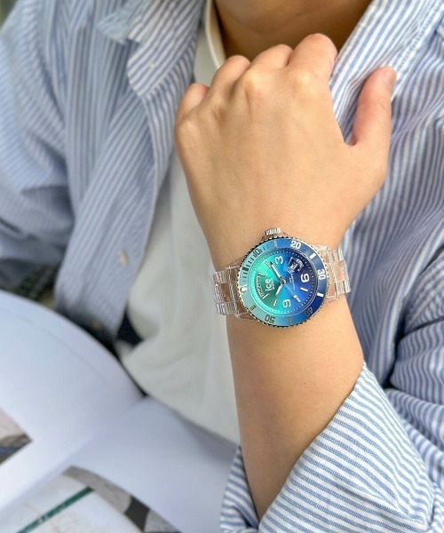 ICE WATCH（アイスウォッチ）の「「Ice-Watch アイスウォッチ」ICE clear sunset  ミディアム/スモール（アナログ腕時計・レディース・オリーブ/パープル系その他/ライトブルー/ピンク系その他/グリーン系その他/フューシャピンク・MEDIUM/SMALL）」の4枚目の写真