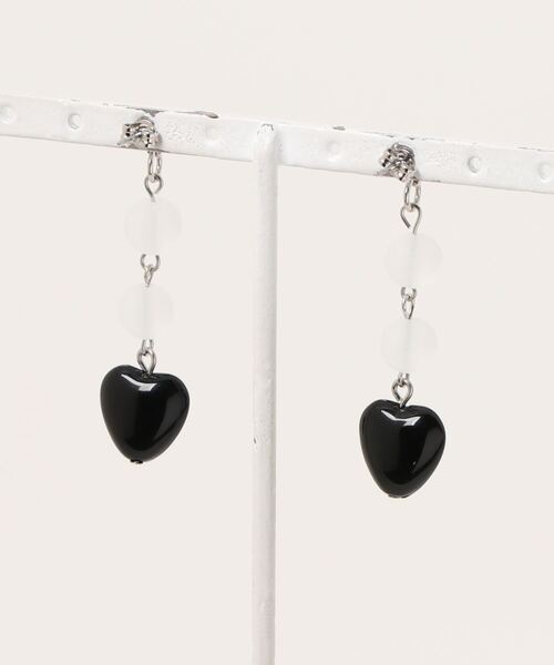 tone(トーン)の「【-lensa-】ブラックハートのシンプルピアス(MA)(ピアス(両耳用)・レディース・ブラック・FREE)」の4枚目の写真