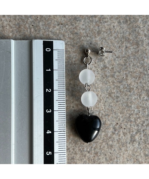 tone(トーン)の「【-lensa-】ブラックハートのシンプルピアス(MA)(ピアス(両耳用)・レディース・ブラック・FREE)」の6枚目の写真