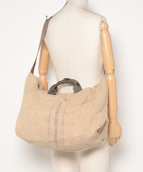 PUEBCO（プエブコ）の「JUTE GRAIN SHOULDER BAG（ショルダーバッグ・メンズ・ベージュ系その他・ONE SIZE）」の7枚目の写真