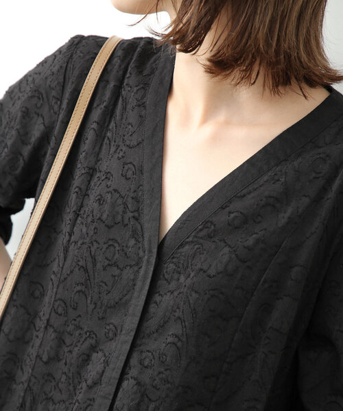 SLOBE IENA（スローブイエナ）の「カットジャガードVネック切り替えワンピース（ワンピース・レディース・ホワイト/レッド/ブラック・FREE）」の16枚目の写真