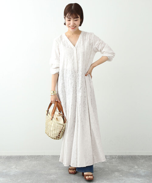 SLOBE IENA（スローブイエナ）の「カットジャガードVネック切り替えワンピース（ワンピース・レディース・ホワイト/レッド/ブラック・FREE）」の17枚目の写真