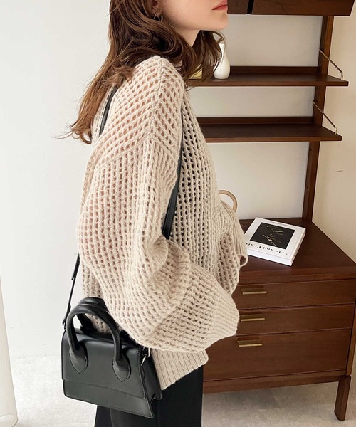 GeeRA(ジーラ)の「モヘアタッチスクエアメッシュニット(ニット/セーター・レディース・ライトベージュ/ブラック・MEDIUM/LARGE)」の10枚目の写真