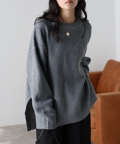 amini(アミニ)の「【セットアップ対応商品】サイドスリット鹿の子トップス(ニット/セーター・レディース・グレー/テラコッタ/ブラック/ベージュ・MEDIUM)」の1枚目の写真