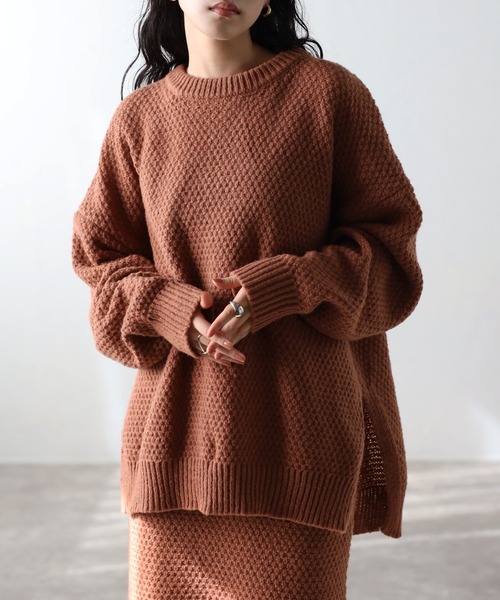 amini(アミニ)の「【セットアップ対応商品】サイドスリット鹿の子トップス(ニット/セーター・レディース・グレー/テラコッタ/ブラック/ベージュ・MEDIUM)」の3枚目の写真