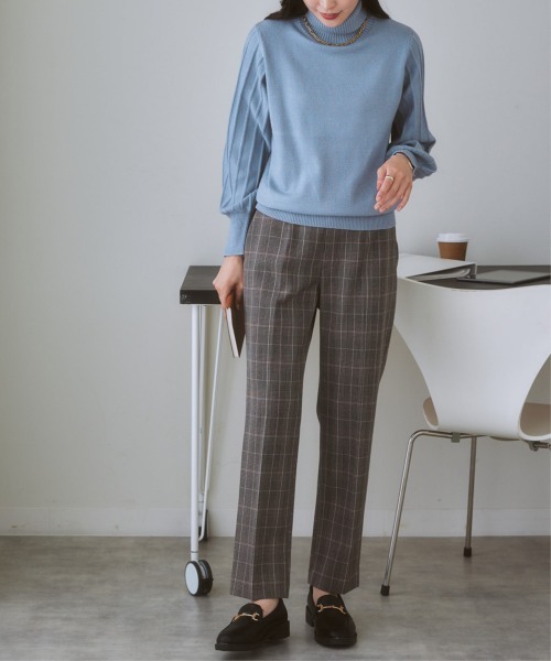 7days Life Styling（セブンデイズライフスタイリング）の「【パチパチしにくい】プリーツ風柄ボリューム袖ニット（しっとりなめらかムースタッチ）（ニット/セーター・レディース・グレイッシュベージュ/サックスブルー系/ネイビー/オフホワイト/杢グレー・M/LL/S/L）」の8枚目の写真