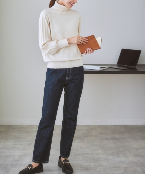 7days Life Styling（セブンデイズライフスタイリング）の「【パチパチしにくい】プリーツ風柄ボリューム袖ニット（しっとりなめらかムースタッチ）（ニット/セーター・レディース・グレイッシュベージュ/サックスブルー系/ネイビー/オフホワイト/杢グレー・M/LL/S/L）」の12枚目の写真