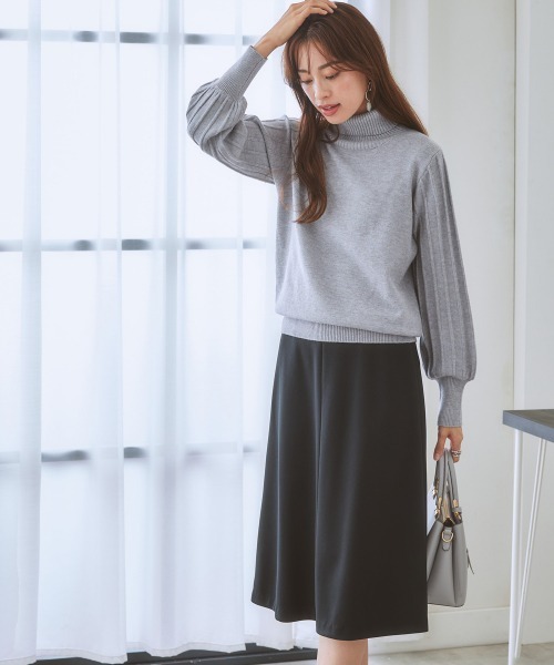 7days Life Styling（セブンデイズライフスタイリング）の「【パチパチしにくい】プリーツ風柄ボリューム袖ニット（しっとりなめらかムースタッチ）（ニット/セーター・レディース・グレイッシュベージュ/サックスブルー系/ネイビー/オフホワイト/杢グレー・M/LL/S/L）」の16枚目の写真