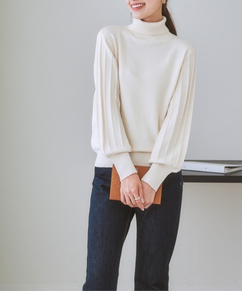 7days Life Styling（セブンデイズライフスタイリング）の「【パチパチしにくい】プリーツ風柄ボリューム袖ニット（しっとりなめらかムースタッチ）（ニット/セーター・レディース・グレイッシュベージュ/サックスブルー系/ネイビー/オフホワイト/杢グレー・M/LL/S/L）」の11枚目の写真