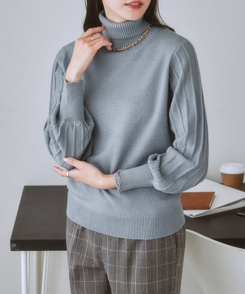 7days Life Styling（セブンデイズライフスタイリング）の「【パチパチしにくい】プリーツ風柄ボリューム袖ニット（しっとりなめらかムースタッチ）（ニット/セーター・レディース・グレイッシュベージュ/サックスブルー系/ネイビー/オフホワイト/杢グレー・M/LL/S/L）」の6枚目の写真