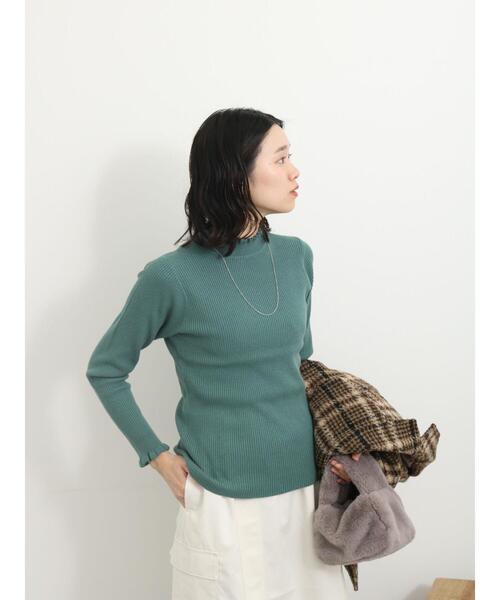 Samansa Mos2 blue（サマンサモスモスブルー）の「フリル衿リブニットプルオーバー（ニット/セーター・レディース・キナリ/グリーン/ブラック・F）」の4枚目の写真