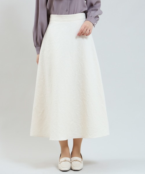 TRUDEA（トルディア）の「ジャガードロングフレアスカート（スカート・レディース・ネイビー/グレイッシュベージュ/アイボリー・LARGE/MEDIUM）」の15枚目の写真