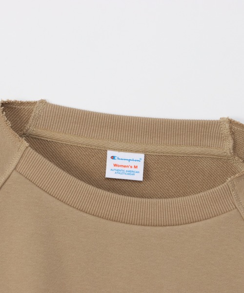 Champion(チャンピオン)の「【Champion/チャンピオン】レディース クルーネックスウェットシャツ(スウェット・レディース・ダークグリーン/ヘザーグレー/ベージュ/チャコール・MEDIUM/LARGE)」の10枚目の写真