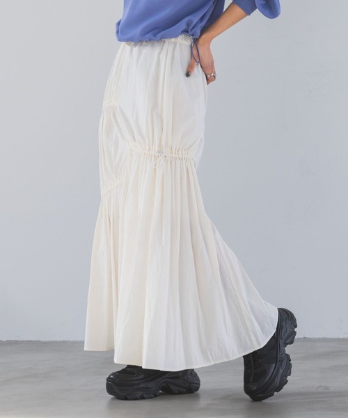 PAGEBOY(ページボーイ)の「アシメティアードスカート(スカート・レディース・チャコールグレー/ブルー/ホワイト・FREE)」の4枚目の写真