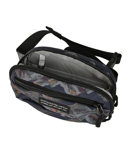 KiU（キウ）の「300D ボディバッグ ミニ（ボディバッグ/ウエストポーチ・メンズ・ブラック/ブラック系その他/ブルー系その他/タイガーカモ/アニマル/カラフル/ブラック×カーキ/レオパード/ブルー系その他2・FREE）」の17枚目の写真