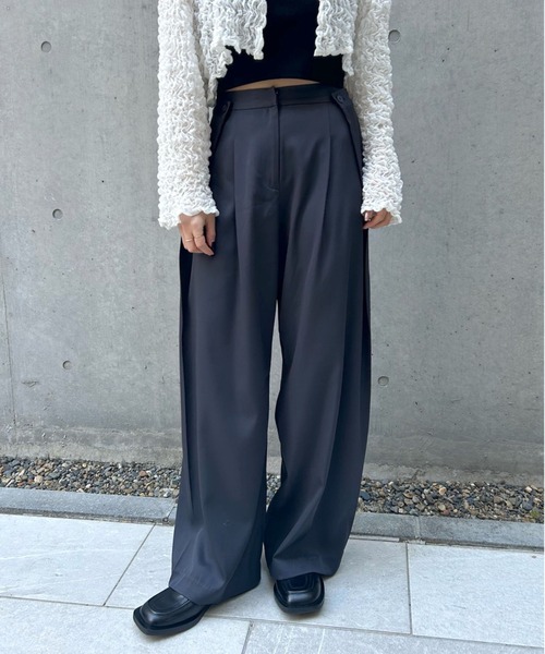 mline（エムライン）の「[mline]ウエストボタンスラックスパンツ（スラックス・レディース・イエロー/アイボリー/チャコールグレー・1/2）」の2枚目の写真