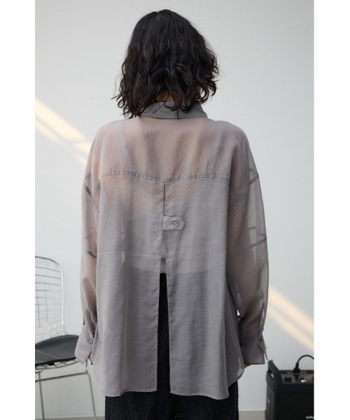 AZUL by moussy（アズールバイマウジー）の「バックスリットシアーオーバーシャツ（シャツ/ブラウス・レディース・ホワイト系その他/ブラウン/ライトブルー/ブラック/グレー/オフホワイト・FREE）」の19枚目の写真