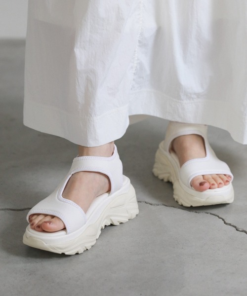 select MOCA（セレクトモカ）の「スニーカーサンダル（サンダル・レディース・ブラック/オフホワイト・SMALL/MEDIUM/LARGE）」の2枚目の写真