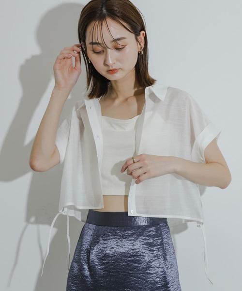 HEYUMM（ヘユム）の「ドロストクロップドシャツ（シャツ/ブラウス・レディース・ライトブルー/チャコールグレー/オフホワイト・ONE）」の5枚目の写真