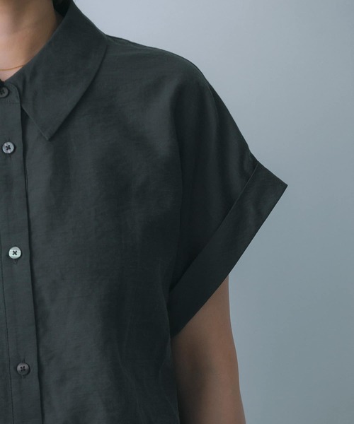 HEYUMM（ヘユム）の「ドロストクロップドシャツ（シャツ/ブラウス・レディース・ライトブルー/チャコールグレー/オフホワイト・ONE）」の12枚目の写真